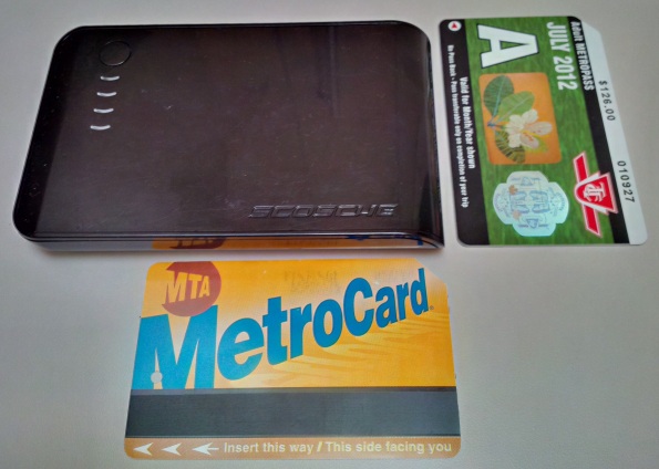  Scosche goBAT II with NYC MTA MetroCard for scale